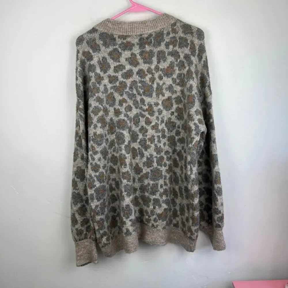 Abercrombie & Fitch fuzzy cheetah print pull over sweater size Medium